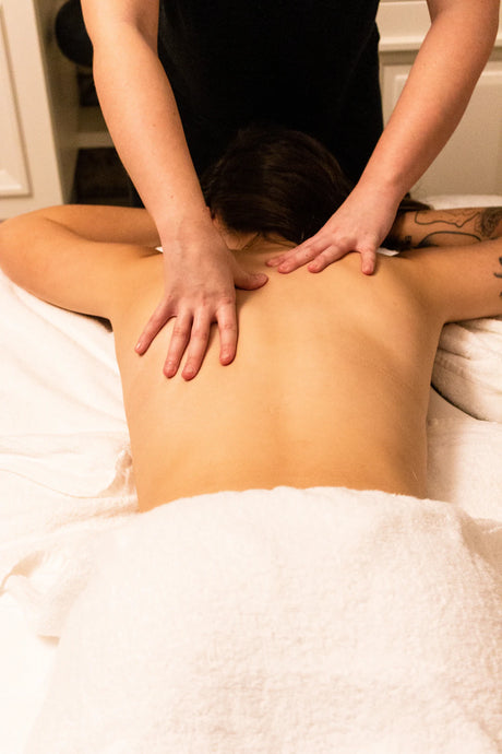 The Ultimate Guide to the Benefits of Using a Massage Gun: Enhanced Recovery and Relaxation
